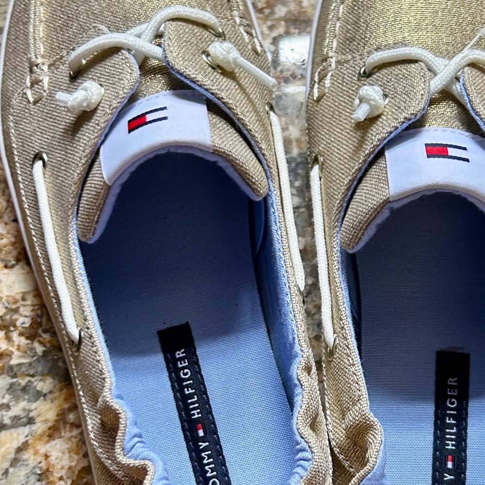 NWT Tommy Hilfiger sz 10 Loafers with White Accents Metallic Gold Boat Shoes - Picture 3 of 4